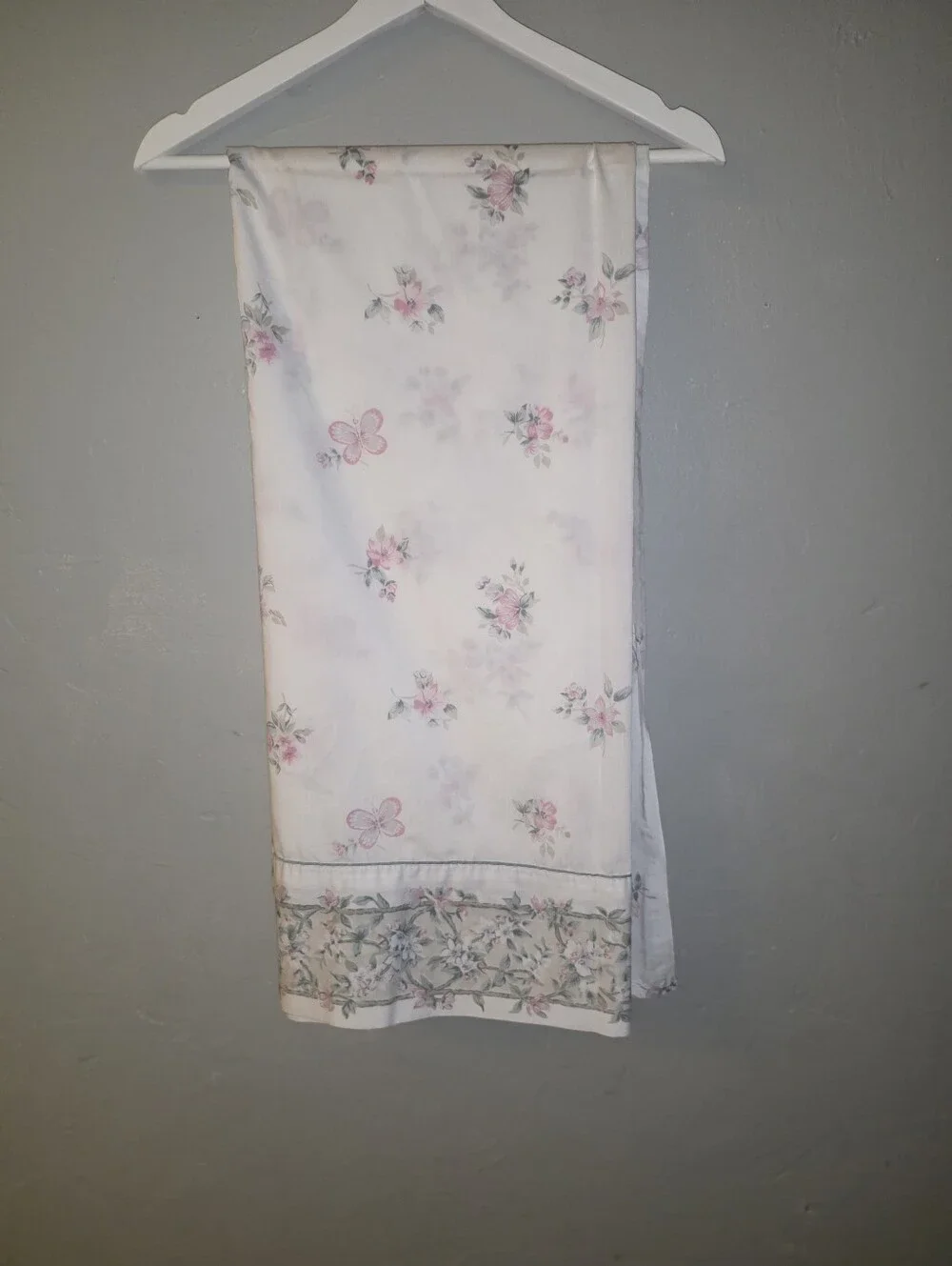 Vintage 1960s 1970s Lady Pepperell White Floral Butterfly Queen Flat Sheet